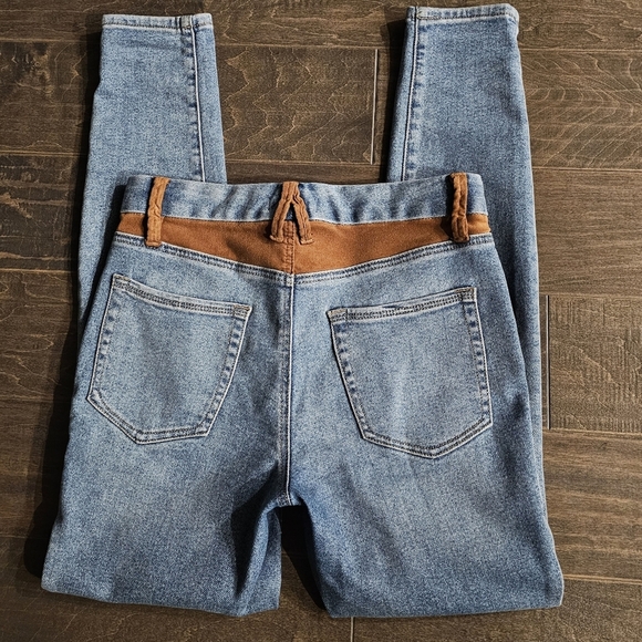 Good American High Rise Skinny Light Wash Jeans with Camel Colored Details sz 2 - Picture 3 of 8